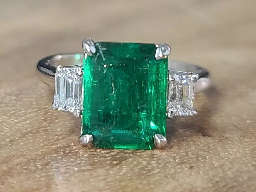 14K WHITE GOLD ENGAGEMENT RING 2.61CT.NATURAL GREEN EMERALD EMERALD CUT GIA CERT: GORGEOUS 14K WHITE GOLD engagement ring gem natural emerald in rectangular shape GIA cert. center natural emerald weight 2.61ct. size 10mmx7.8mm very nice medium dark rich green color nice luster, ver