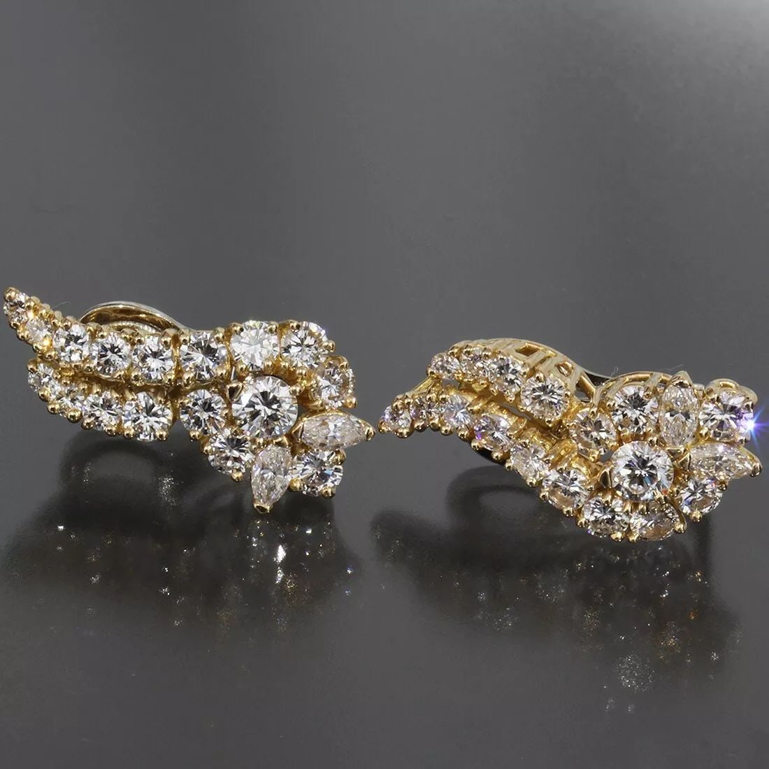 MORABITO DIAMOND EAR CLIPS EARRING K18YG 18KT 10.3G VINTAGE NEWLY FINISHED: MORABITO DIAMOND EAR CLIPS EARRING K18YG 18KT 10.3G VINTAGE NEWLY FINISHED Style : Ear Clips/Earrings Charm Size (Approx.) : 2.4 x 1.2 cm Material : Yellow Gold 18K Main Stone : Diamond (Approx. 3ct.
