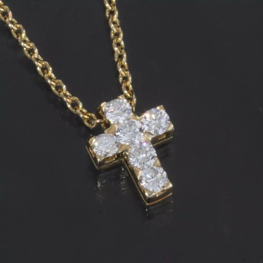 VAN CLEEF & ARPELS MINI CROATURE NECKLACE WITH DIAMONDS 0.18CT 18K YG: Item Description Style : Necklace Length (Approx.) : 38or45cm Width (Approx.) : 0.1mm Pendant (Top) Size (Approx.) : 0.6 x 0.8 cm Material : Yellow Gold 18K Main Stone : Diamond Total weight (Approx.)