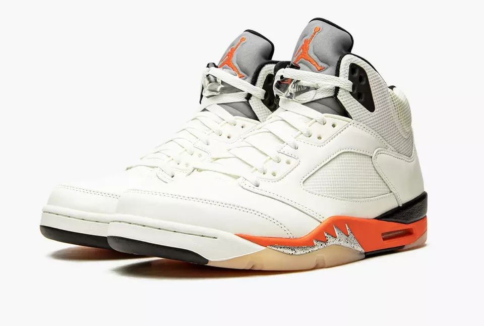 AIR JORDAN 5 RETRO SHATTERED BACKBOARD WHITE SAIL ORANGE BLAZE US SIZE 10: AIR JORDAN 5 RETRO SHATTERED BACKBOARD WHITE SAIL ORANGE BLAZE US SIZE 10 The Air Max 2017 gets a Triple Black treatment with added perks for a high-performance. The low top features molded foam wraps