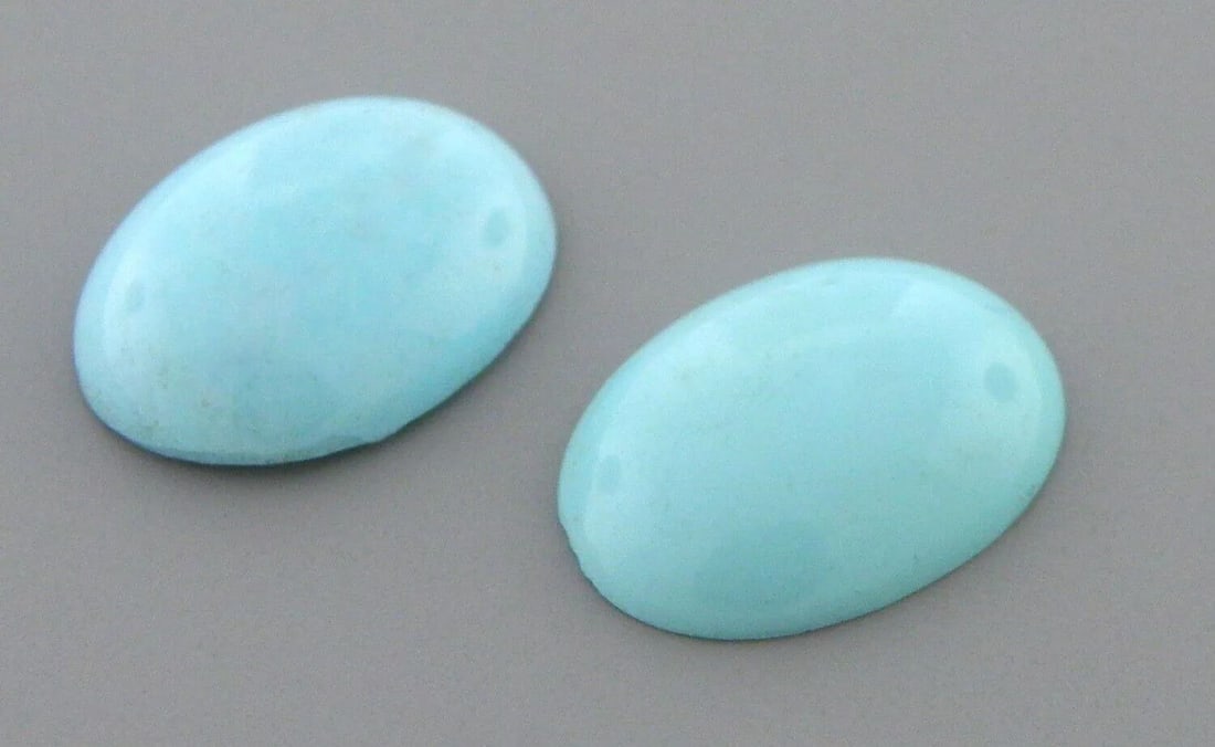 6.63ct MATCHING PAIR NATURAL 14x10mm CABOCHON OVAL PERSIAN TURQUOISE ROBINS EGG: 6.63ct MATCHING PAIR NATURAL 14x10mm CABOCHON OVAL PERSIAN TURQUOISE ROBINS EGG LOOSE NATURAL OVAL PERSIAN CABOCHON TURQUOISE Stones weight 6.63ct Sale is for 2 stones Matching pair Stone 1 measures 1