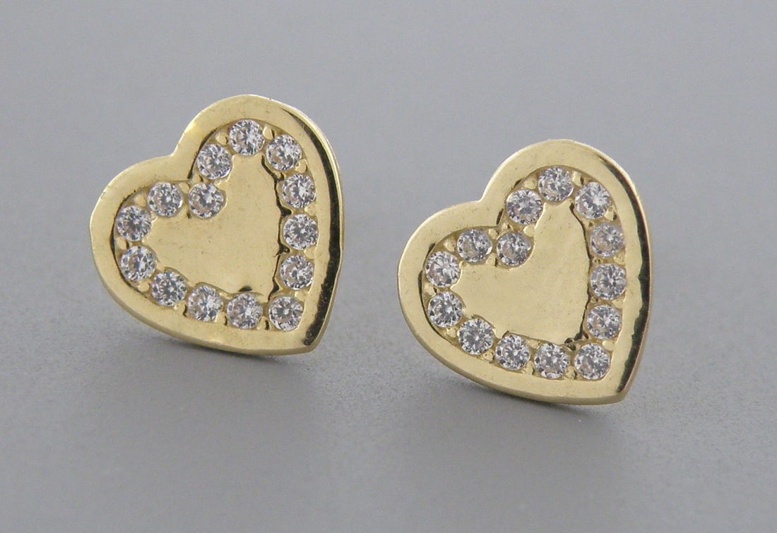 NEW 14K YELLOW GOLD CZ GIRLS BABY STUD HEART EARRINGS: NEW 14K YELLOW GOLD CZ HEART EARRINGS Earrings measure 7.1mm H x 7.4mm W 14K Yellow gold, cz heart earrings Screw backs New Stamped 14K on earrings and earring backs Total weight 0.6 grams