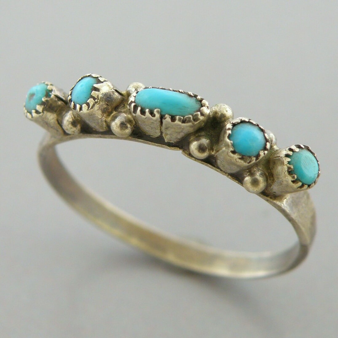 VINTAGE ZUNI STERLING SILVER PETIT POINT TURQUOISE RING SIZE 9 (1 of 2)