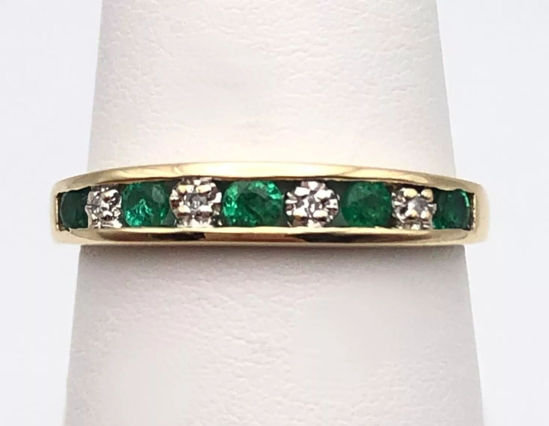 14K YELLOW GOLD BAND SET WITH NATURAL EMERALDS AND 0.02CTS DIAMONDS   SIZE: 7.75 (1 of 2)