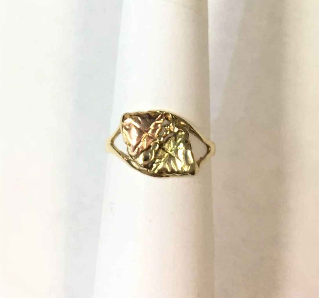 BLACK HILLS GOLD DUAL LEAF STYLE 10K RING   (SIZE: 6) (1 of 2)