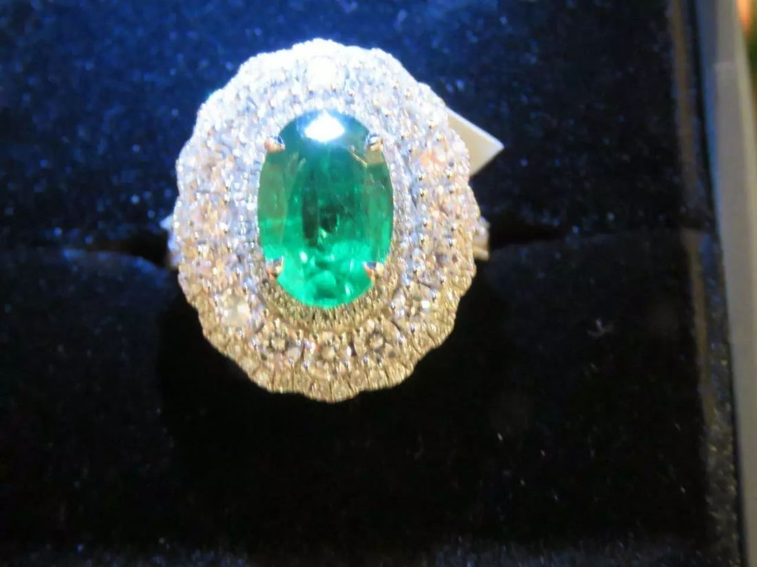 18KT 5CT LARGE EMERALD DIAMOND RING: 18KT 5CT LARGE EMERALD DIAMOND RING LAST CALL, LAST CHANCE!! LIQUIDATION SALE!! The Following Items we are offering is this Rare Important Estate Radiant 18KT White Gold Winston Style LARGE Glittering