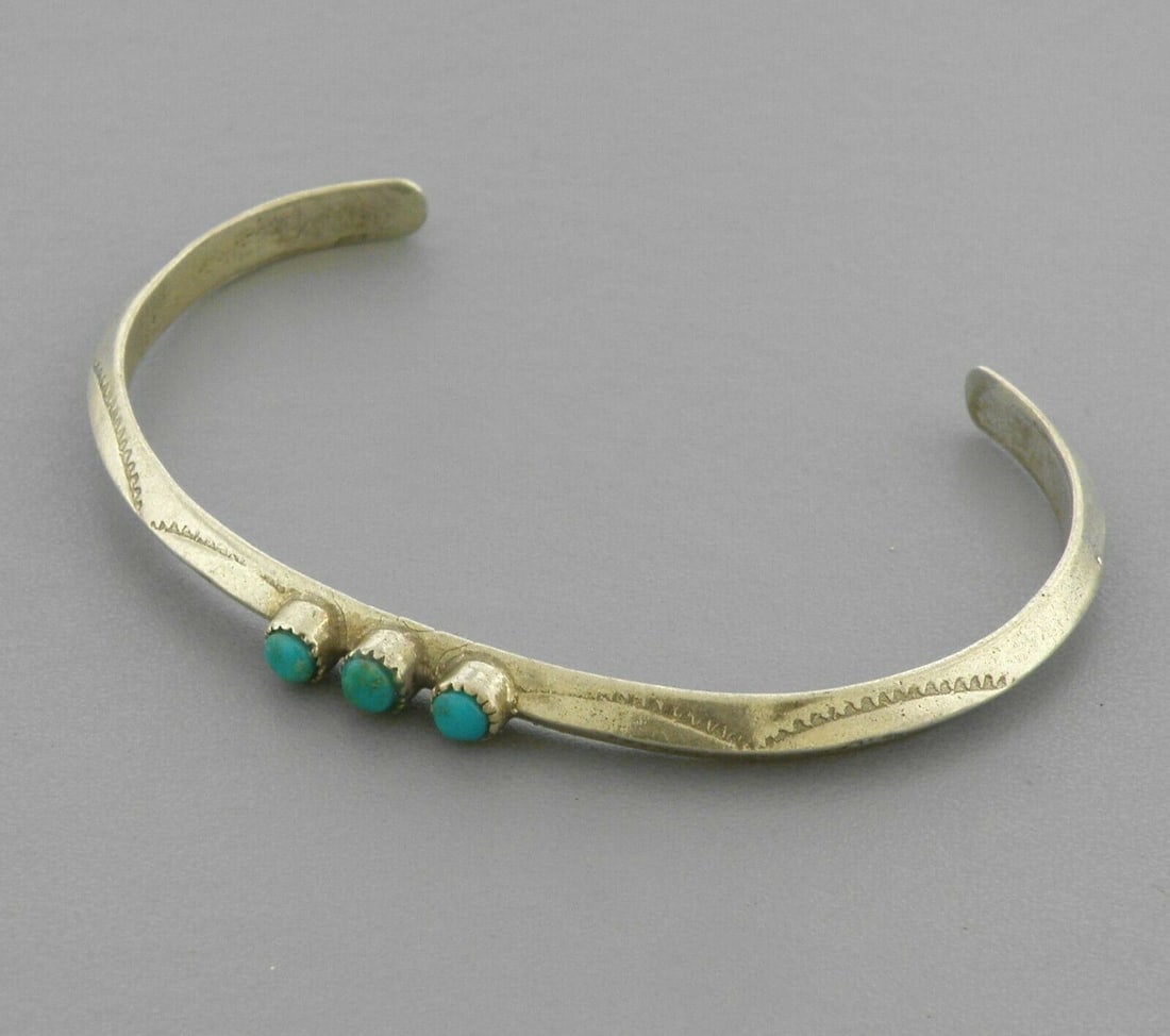 VINTAGE BEAUTIFUL NAVAJO STERLING SILVER TURQUOISE CUFF (1 of 2)