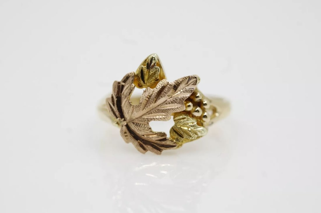 10K TRICOLOR GOLD BLACK HILLS LEAF GRAPE LEAVES RING SIZE 7 ~ 3.7G (1 of 2)