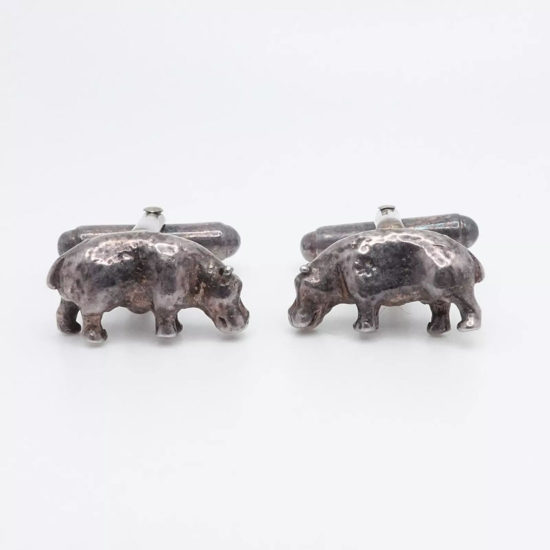 CR&S STERLING SILVER BIRMINGHAM HIPPOPOTAMUS ANIMAL BULLET BACK CUFFLINKS: CR&S STERLING SILVER BIRMINGHAM HIPPOPOTAMUS ANIMAL BULLET BACK CUFFLINKS Vintage Signed CR&S Sterling Silver Birmingham Hippopotamus Animal Bullet Back Cufflinks Height - 9mm Length - 17mm Total Weig