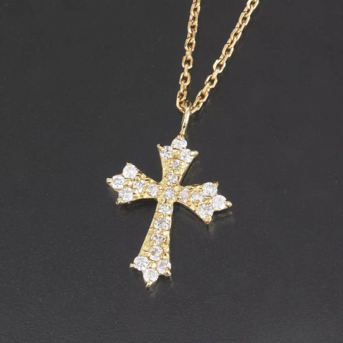 CROSS NECKLACE WITH DIAMONDS 0.12CT 18K YELLOW GOLD 1.8G ADJUSTABLE: CROSS NECKLACE WITH DIAMONDS 0.12CT 18K YELLOW GOLD 1.8G ADJUSTABLE Item Description Style : Necklace Length (Approx.) : Max 43cm Width (Approx.) : 0.1mm Pendant (Top) Size (Approx.) : 1 x 1.3 cm Mate