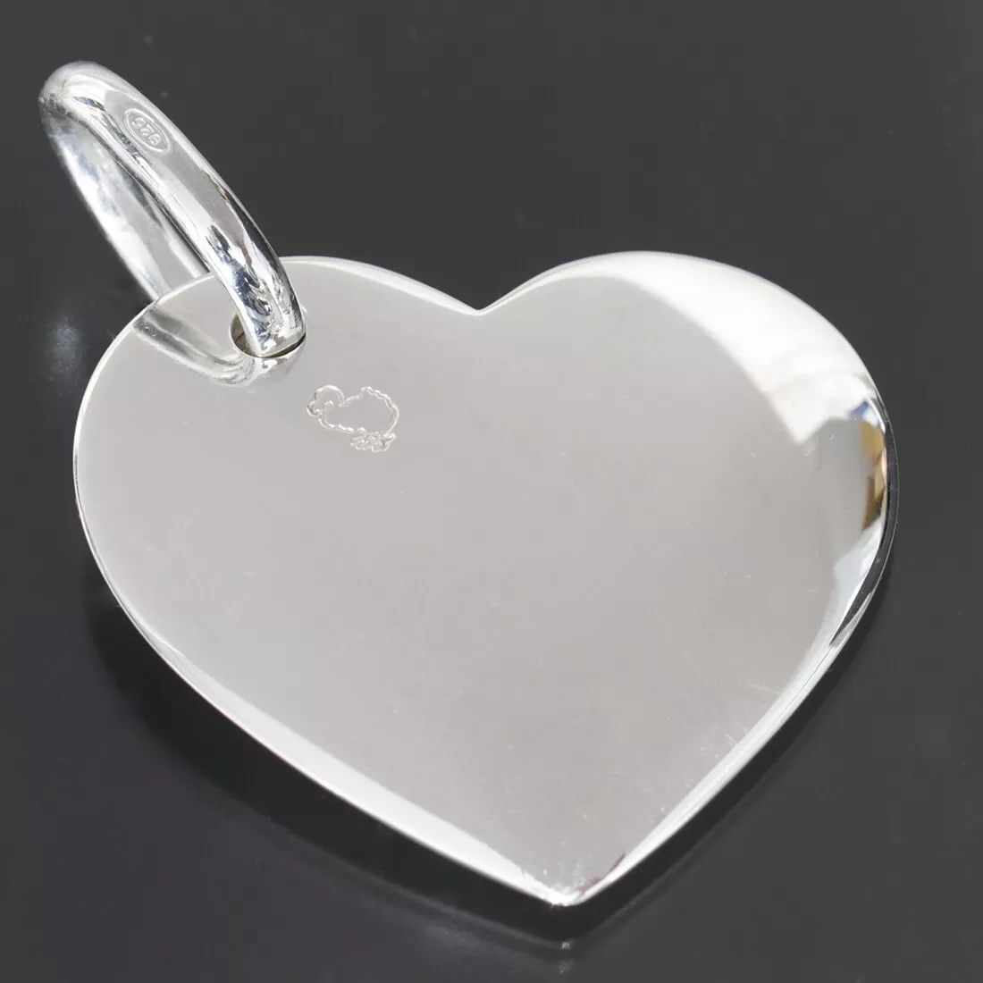 POMELLATO DODO HEART PENDANT TOP SV925 46.2G SILVER NECKLACE: POMELLATO DODO HEART PENDANT TOP SV925 46.2G SILVER NECKLACE Item Description Style : Pendant (Top) Size (Approx.):4×4.1cm Bail Size : 15×10mm Bail refers to the hole where chain goes through Materi