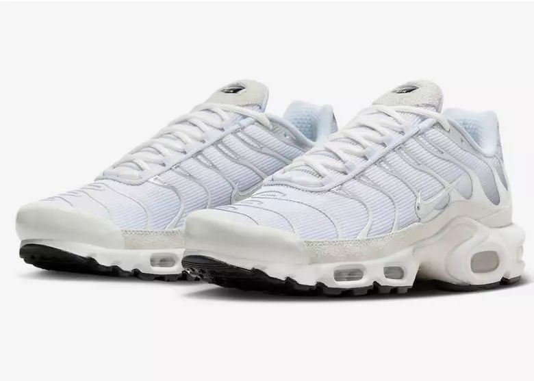NIKE AIR MAX PLUS PURE PLATINUM SUEDE US SIZE 11.5: NIKE AIR MAX PLUS PURE PLATINUM SUEDE US SIZE 11.5 Dressed in a Pure Platinum, Metallic Silver, and Sail color scheme. This offering of the Nike Air Max Plus features a White mesh upper with White-to-