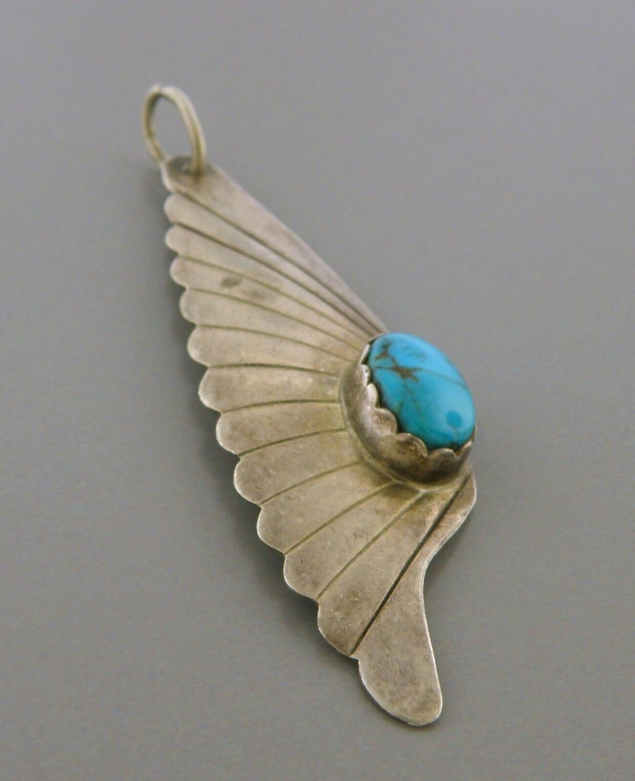 VINTAGE NAVAJO STERLING SILVER TURQUOISE FAN SHAPE PENDANT (1 of 2)