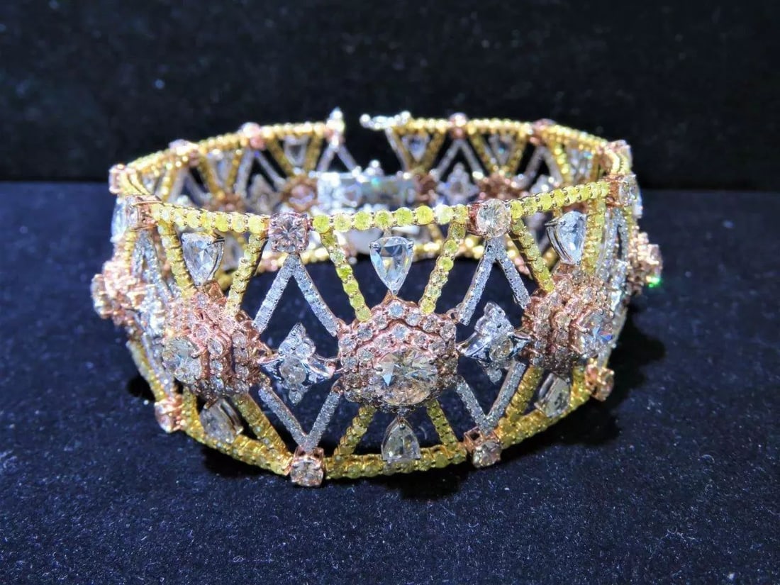 18KT RARE GORGEOUS 25CT FANCY YELLOW DIAMOND BRACELET (1 of 1)