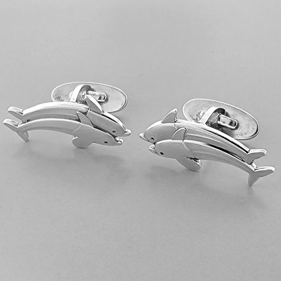 VINTAGE GEORG JENSEN STERLING SILVER DOLPHINS CUFFLINKS 129: GEORG JENSEN STERLING SILVER CUFFLINKS Georg Jensen sterling silver dolphin Cufflinks Face measures 1.13" W x 0.53" H Vintage, Pre-owned in good condition, please refer to pics Stamped GEORG JENSEN 92
