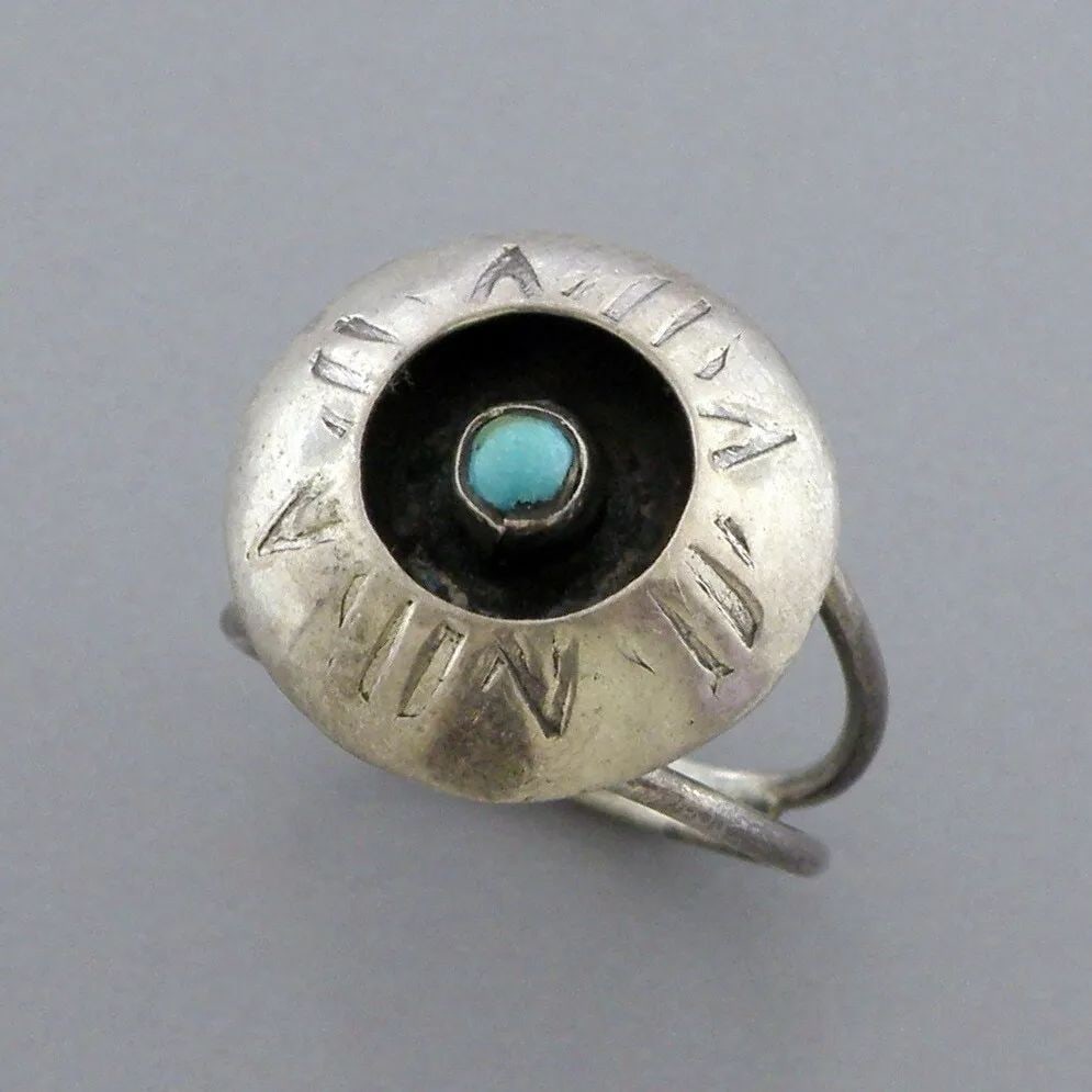VINTAGE BEAUTIFUL NAVAJO STERLING SILVER SHADOWBOX TURQUOISE RING (1 of 2)