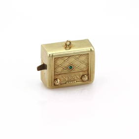VINTAGE 14K YELLOW GOLD MUSIC BOX CHARM PENDANT (1 of 2)