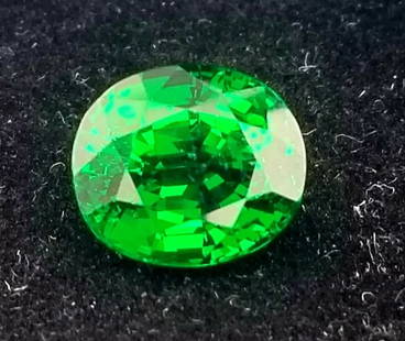NATURAL GEM GREEN TSAVORITE LOOSE STONE OVAL 6.21CT. AGL CERT: NATURAL GEM GREEN TSAVORITE LOOSE STONE OVAL 6.21CT. AGL CERT Gorgeous rare natural green tsavorite GEM quality Weight 6.21ct size 10.5x9.1mm very clean, very brilliant stone,sparkle,beautiful cut. Un