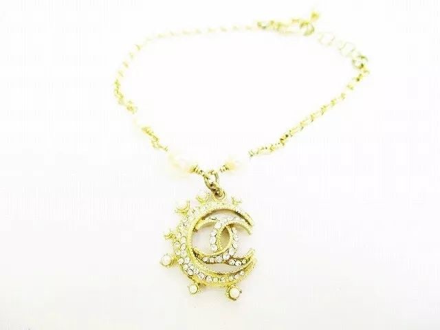 CHANEL BRACELET BANGLE GOLD GP CHAIN CC CRESCENT MOON FAKE PEARL COCO 15C AUTH: CHANEL Bracelet Bangle Gold GP Chain CC Crescent Moon Fake Pearl COCO 15C auth Description [Condition] A Some damages from normal use, but the condition is relatively good. [Size]L 6.7"-7.9"(17-20cm)