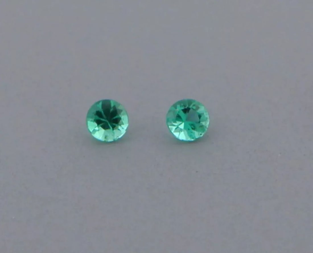 2mm MATCHING PAIR ROUND CUT NATURAL UNTREATED COLOMBIAN EMERALD GREEN (1 of 2)