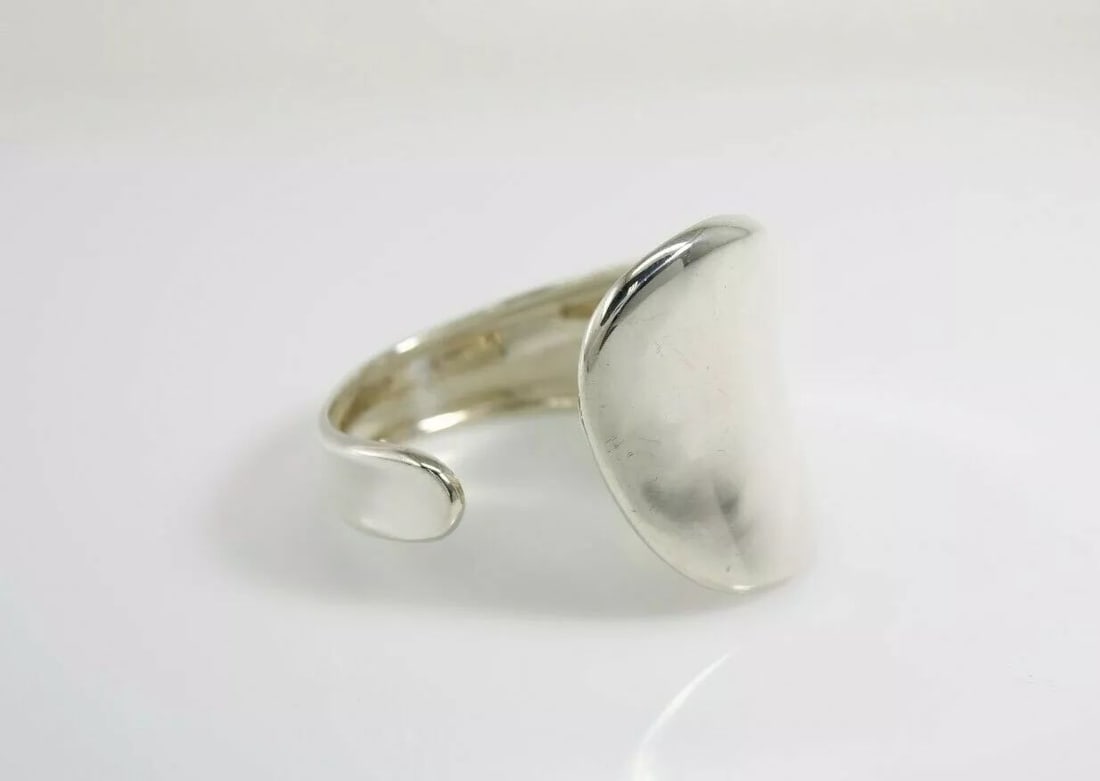 UNIQUE RLM STUDIOS MODERNIST STERLING SILVER 925 CUFF BRACELET: UNIQUE RLM STUDIOS MODERNIST STERLING SILVER 925 CUFF BRACELET Unique RLM Studios Robert Lee Morris Modernist Sterling Silver 925 Cuff Bracelet Item is in great condition. May show signs of wear and/o