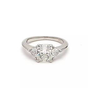 TIFFANY & CO.. 1.13 H-VS2 DIAMOND PLATINUM ENGAGEMENT RING (1 of 2)