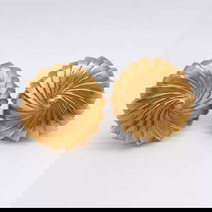 1989 ANGELA CUMMINGS 18K YELLOW GOLD SPIRAL ABSTRACT CLIP ON EARRINGS 1.25": 1989 ANGELA CUMMINGS 18K YELLOW GOLD SPIRAL ABSTRACT CLIP ON EARRINGS 1.25" 1989 Angela Cummings 18K Yellow Gold Spiral Abstract Clip On Earrings with Safety Clip On Covers Height - 1.25" Total Weight