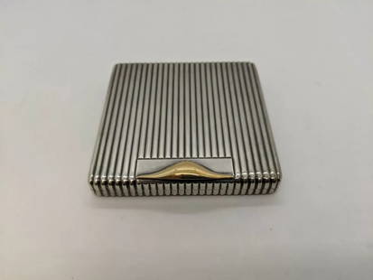 ALFRED DUNHILL PARIS STERLING SILVER & 18K GOLD MAKE UP COMPACT MIRROR CASE: ALFRED DUNHILL PARIS STERLING SILVER & 18K GOLD MAKE UP COMPACT MIRROR CASE Alfred Dunhill Paris Sterling Silver & 18K Yellow Gold Make Up Compact Case W/ Mirror Dimensions - 2.85" L x 2.85" W x 0.43