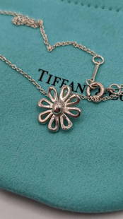 TIFFANY & CO. PALOMA PICASSO STERLING SILVER DAISY FLOWER PENDANT NECKLACE - 16": Tiffany & Co. Paloma Picasso Sterling Silver Daisy Flower Pendant Necklace Length - 16" Total Weight - 3.3 Grams Pendant Size - 13mm Pouch NOT Included Polished Clean & Well Kept Bid With Confidence F
