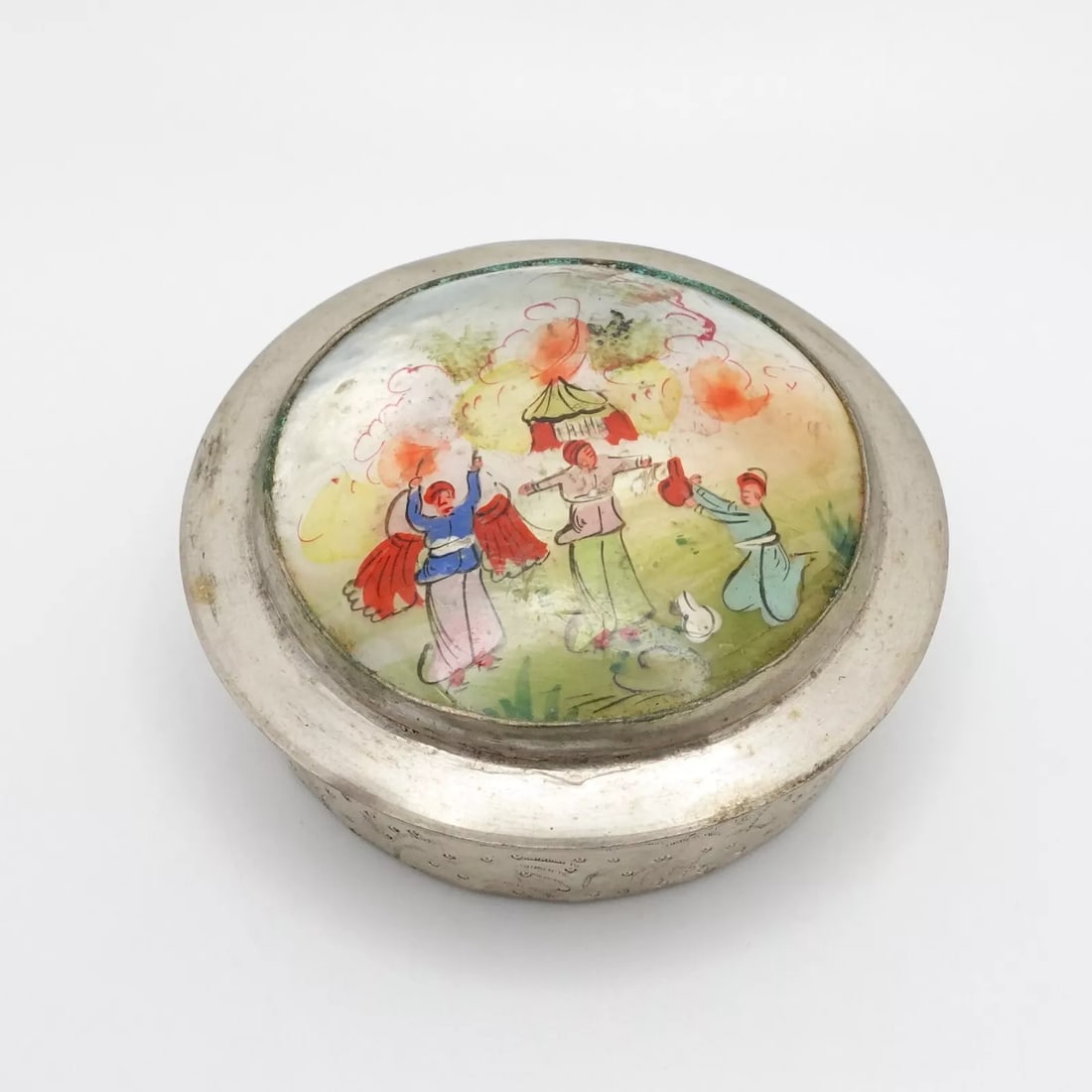 PERSIAN HAND PAINTED STORYTELLER MOTHER OF PEARL MIRROR LID TRINKET PILL BOX: PERSIAN HAND PAINTED STORYTELLER MOTHER OF PEARL MIRROR LID TRINKET PILL BOX Vintage Persian Hand Painted Mother of Pearl Round Mirror Lid Trinket Pill Box Length - 2.5" Height - 1" approx. Total Weig