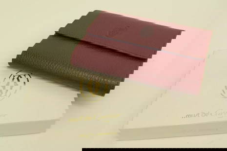 AUTHENTIC CARTIER BURGUNDY WALLET LEATHER DECOR LOGO CROC EMBOSS CLUTCH CASE: Authentic Cartier Burgundy Wallet Leather Decor Logo Croc Emboss Clutch Case Double C Decor Flold Clip Closure Card Holder, Coin Case Width: 14 cm Height: 10 cm Depth: 2 cm Burgundy. Bordeaux. Gold L3
