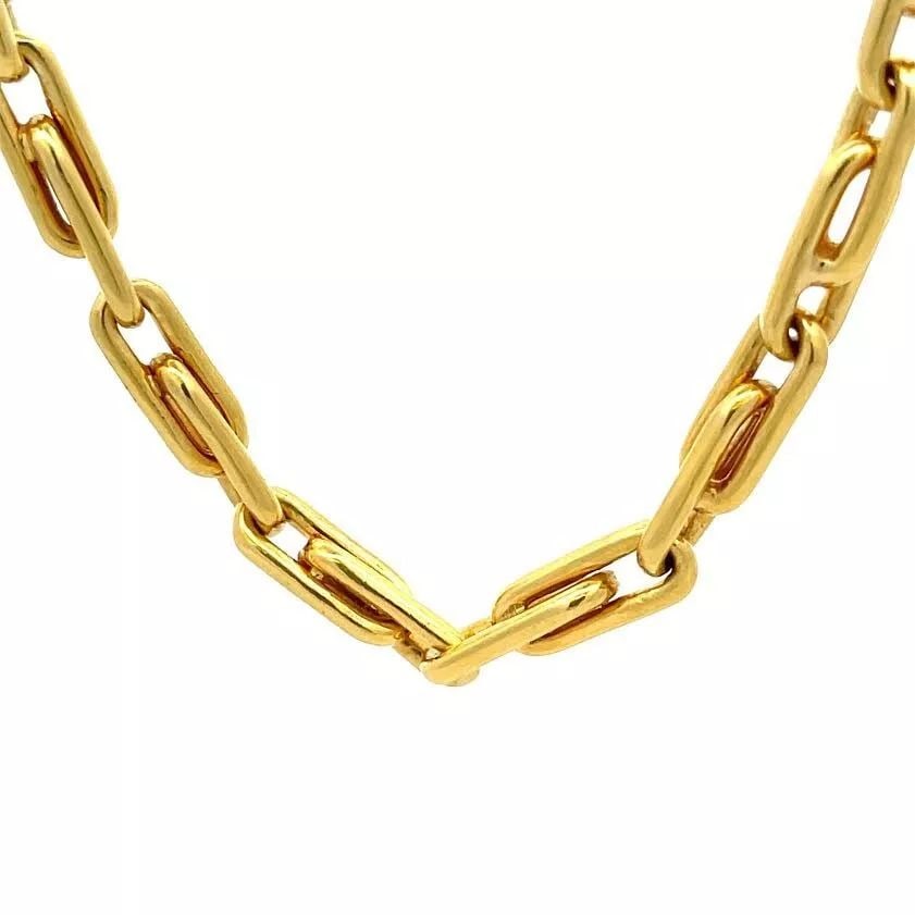 CARL BUCHERER GOLD NECKLACE 18K YELLOW LONG OVAL CHAIN LINKS 117.5GR 33" LONG: CARL BUCHERER GOLD NECKLACE 18K YELLOW LONG OVAL CHAIN LINKS 117.5GR 33" LONG This authentic superb 18k yellow gold long chain is by Carl Bucherer Switzerland, it is vintage with long chasing solid ov