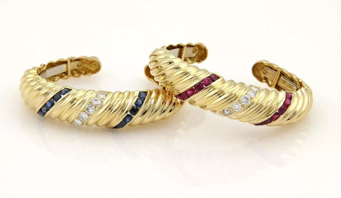 DIAMONDS SAPPHIRE & RUBIES BRACELETS 18K GOLD SET OF 2 CUFF GORGEOUS 7.20CT: DIAMONDS SAPPHIRE & RUBIES BRACELETS 18K GOLD SET OF 2 CUFF GORGEOUS 7.20CT Gorgeous 7.20ct Diamonds Sapphire & Rubies 18k Gold Set of 2 Bangle Bracelet This beautiful set of two cuff bracelets are cr