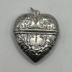 STERLING SILVER HEART SHAPED BOX STYLE PENDANT LARGE (1 of 2)