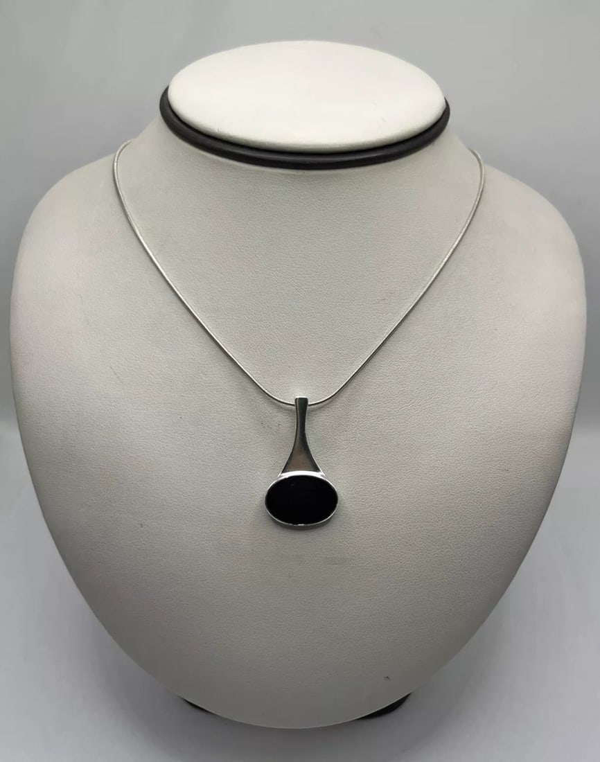 STERLING SILVER & BLACK ONYX OVAL PENDANT ON 18" SNAKE CHAIN (1 of 2)