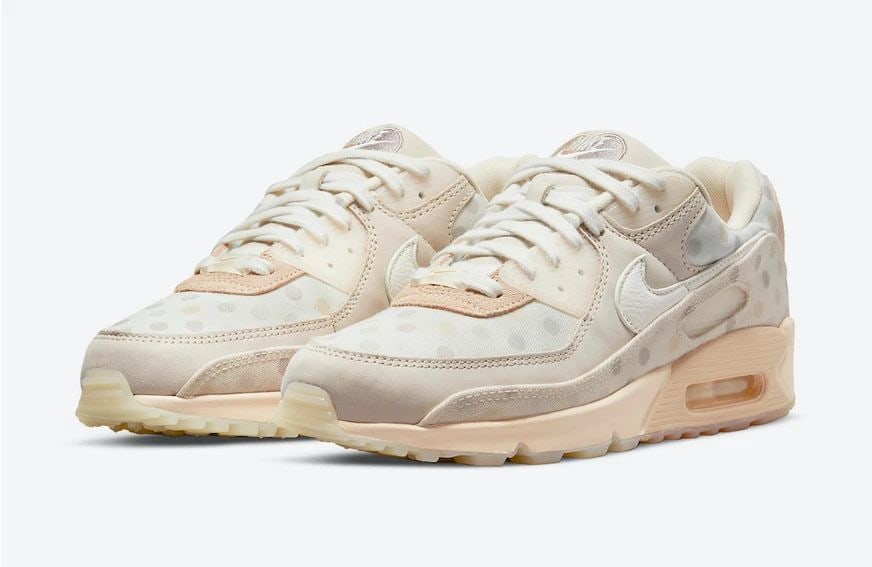 NIKE AIR MAX 90 NRG POLKA DOTS VENN DIAGRAM SAIL US SIZE 9: NIKE AIR MAX 90 NRG POLKA DOTS VENN DIAGRAM SAIL US SIZE 9 Dressed in a Shimmer, Sail, and Desert Sand color scheme. This Nike Air Max 90 comes constructed in a mix of mesh, suede and leather with can