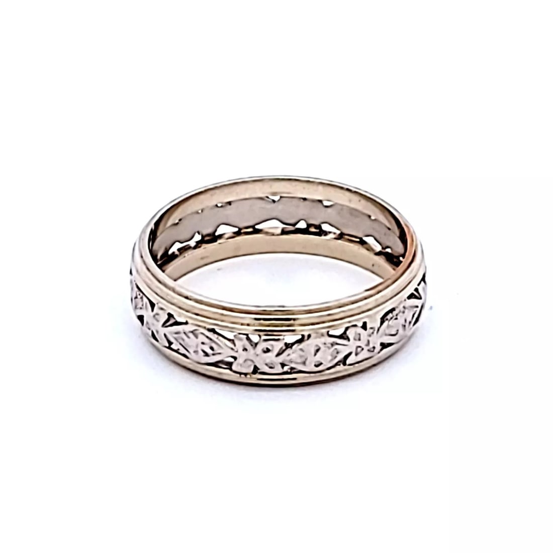 VINTAGE 2.60 GRAMS SIZE 5.5 ENGRAVED 14K WHITE GOLD BAND RING (1 of 2)