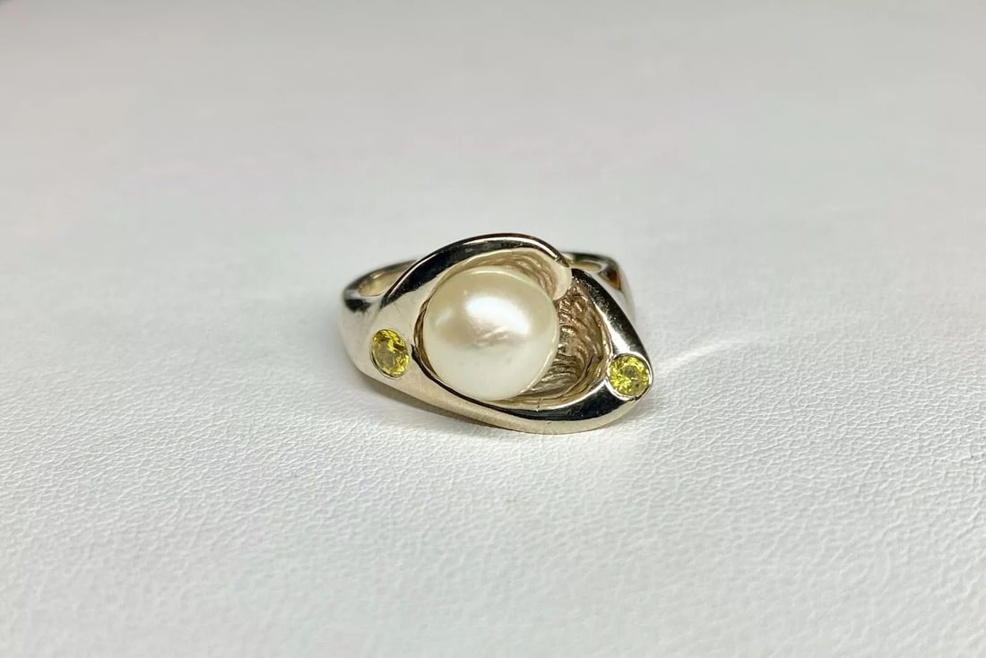 WOMEN'S 14K YELLOW GOLD RING WITH 8MM PEARL AND YELLOW CUBIC ZIRCONIA STONES (1 of 2)