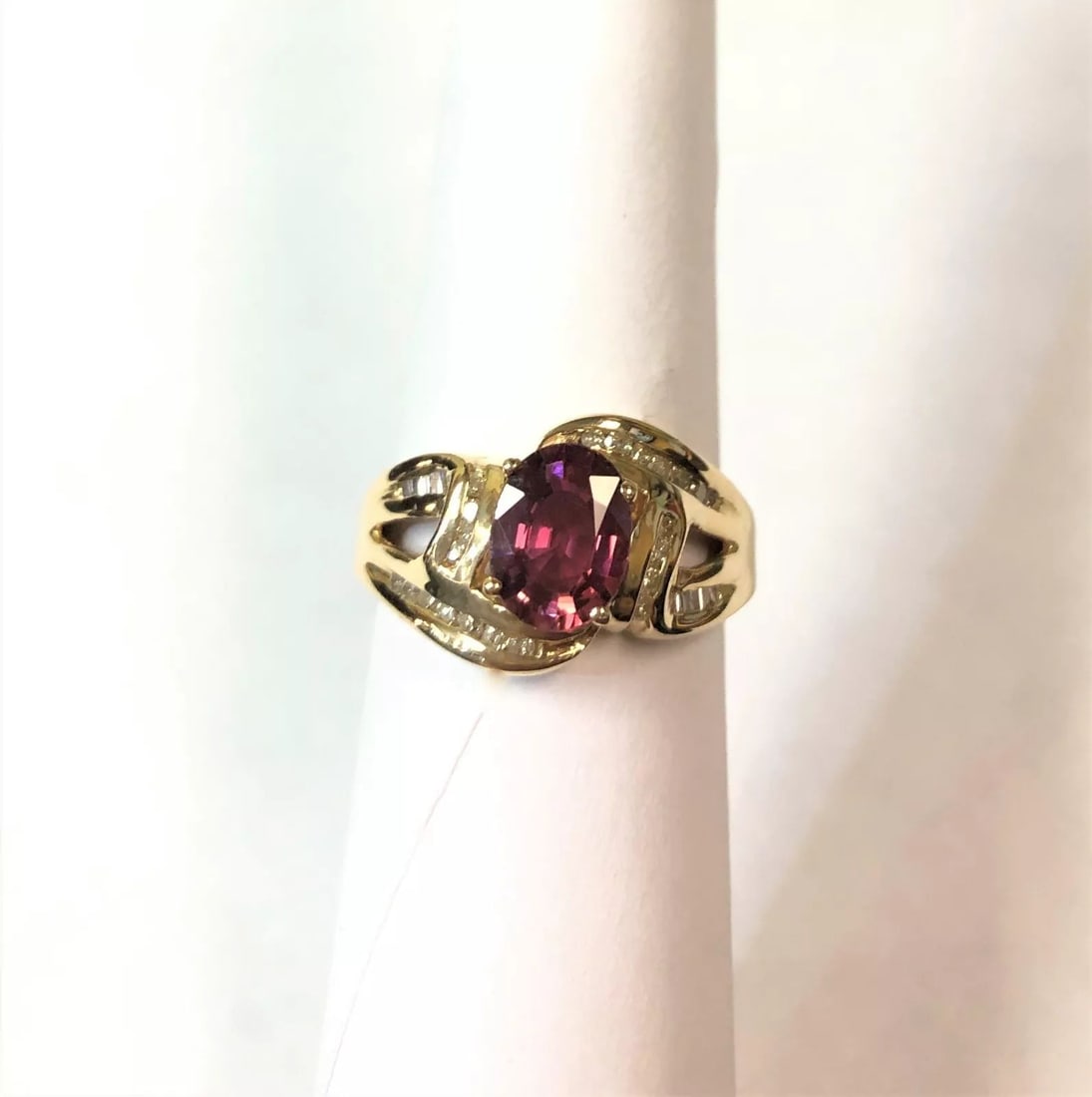 14K GOLD RING WITH OVAL PINK TOURMALINE AND DIAMONDS (SIZE: 7.25) (1 of 2)