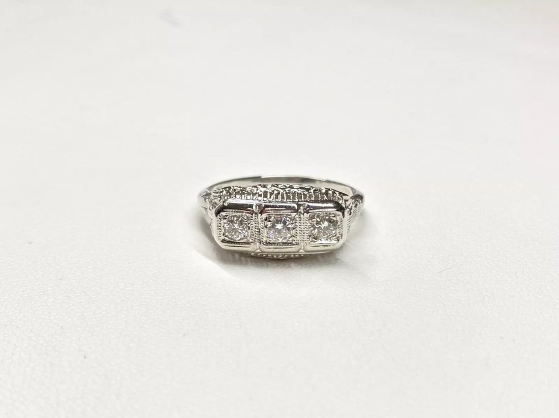 14K WHITE GOLD FILIGREE RING WITH DIAMONDS SIZE: 9.5 (1 of 2)