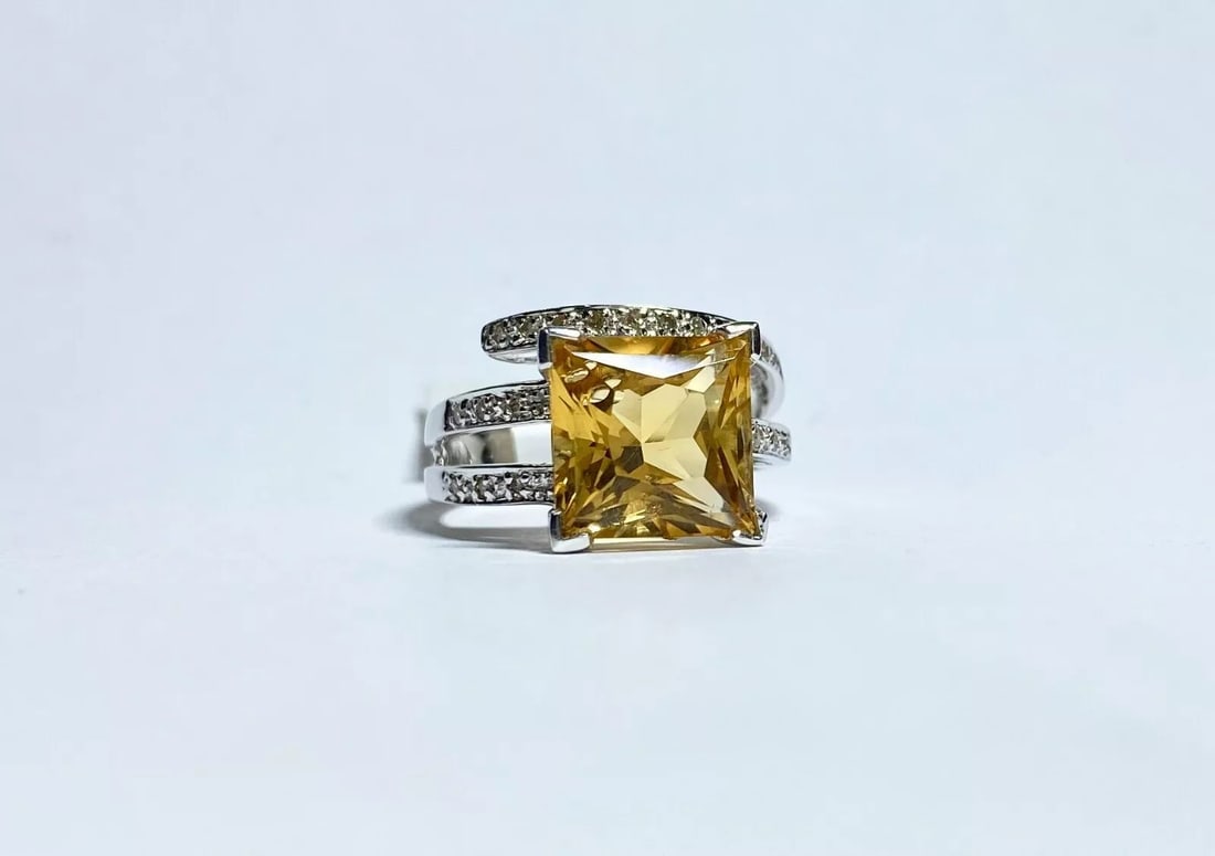 WOMEN'S 14K WHITE GOLD RING WITH CITRINE AND 0.15CTS DIAMONDS (SIZE 7) (1 of 2)