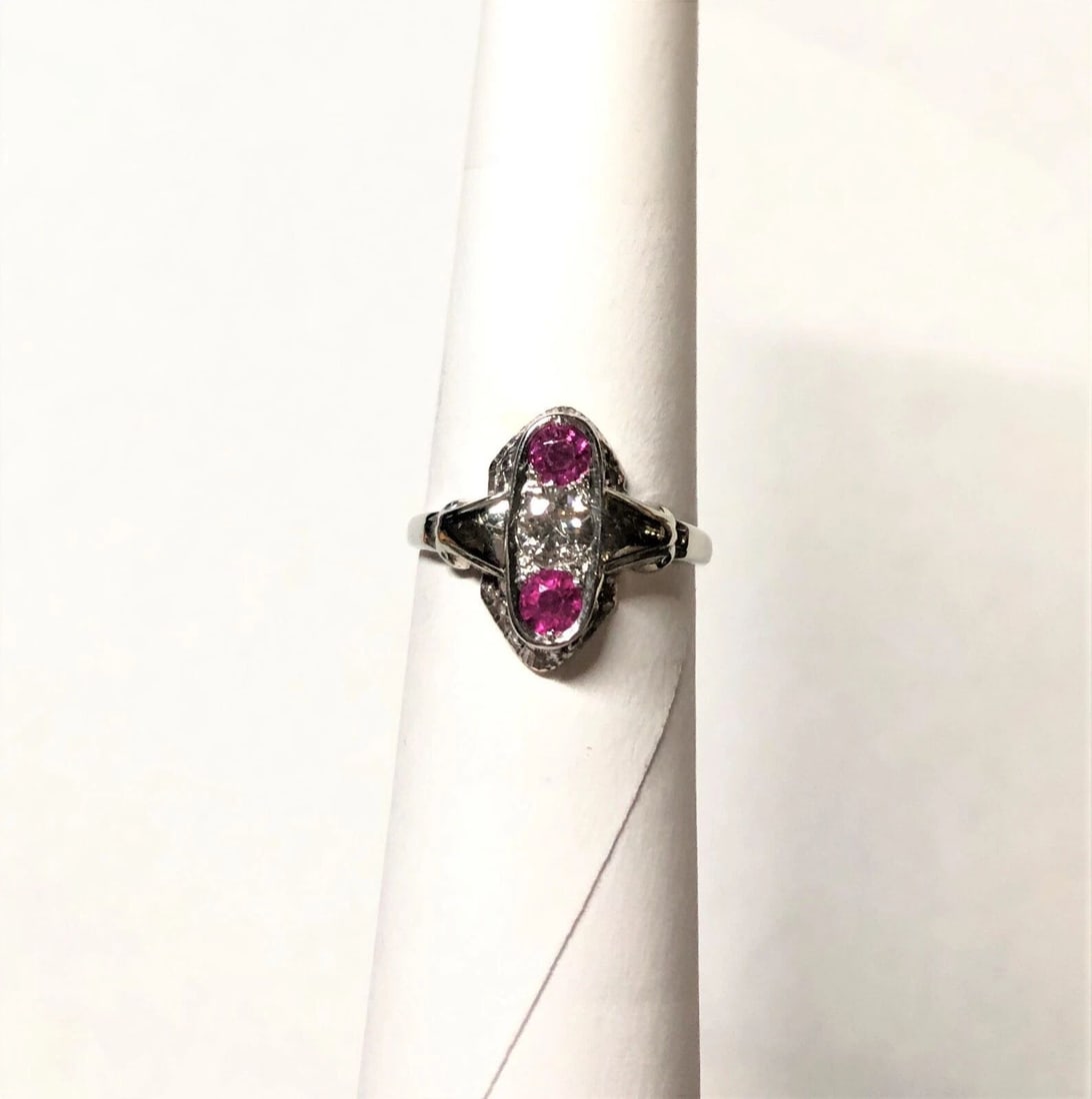 14K WHITE GOLD RING WITH CENTER DIAMOND AND TWO NATURAL RUBIES (SIZE: 5.75) (1 of 2)