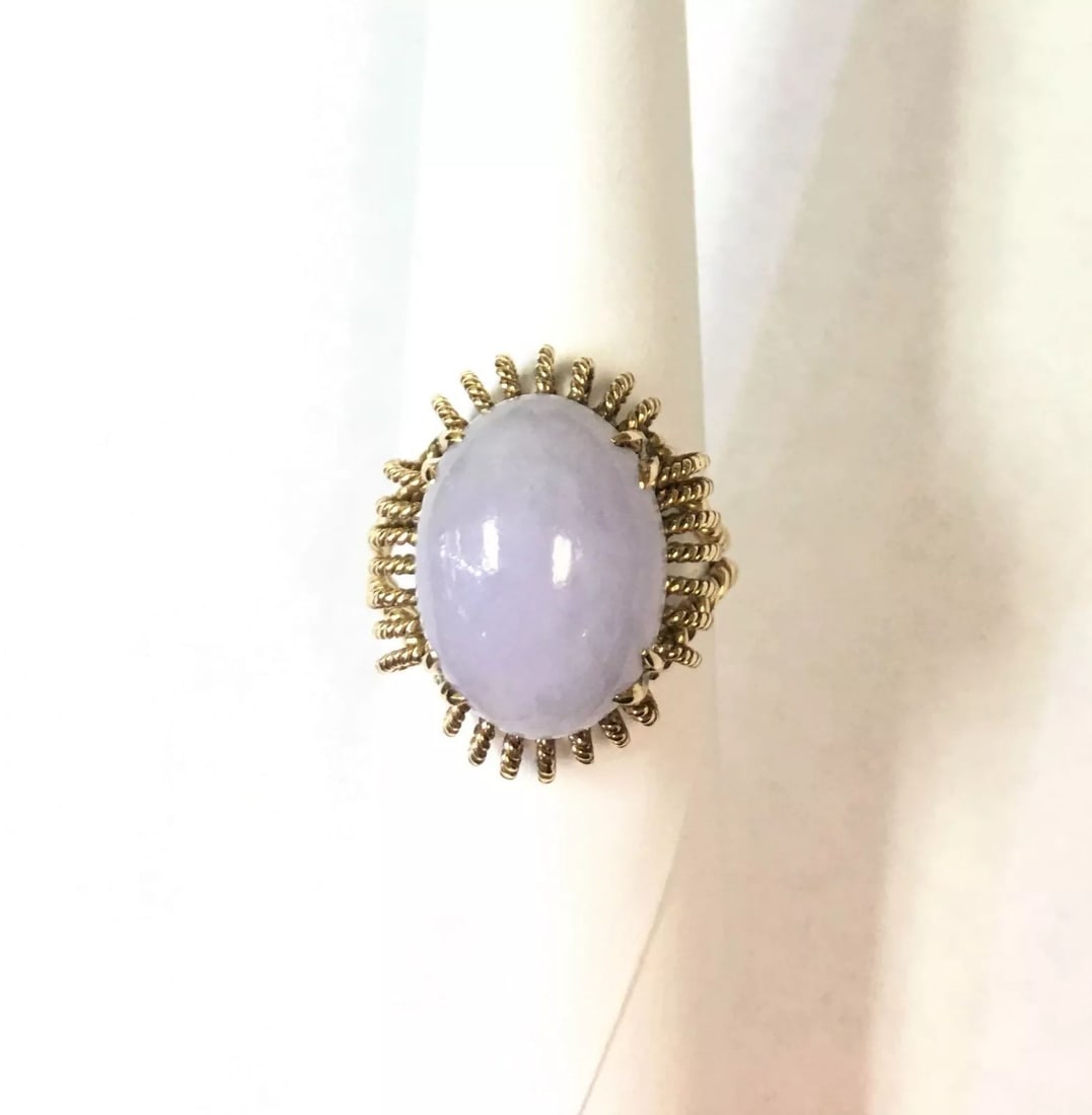 14K YELLOW GOLD RING WITH OVAL LAVENDER JADE STONE (SIZE: 7) (1 of 2)