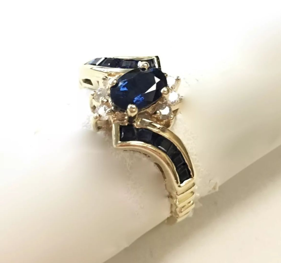 14K YELLOW GOLD RING WITH NATURAL BLUE SAPPHIRE AND DIAMONDS SIZE: 7.25: 14K YELLOW GOLD RING WITH NATURAL BLUE SAPPHIRE AND DIAMONDS SIZE: 7.25 14k Yellow Gold Ring with natural Blue Sapphire and Diamonds size 7.25 You are bidding on a 14k Yellow Gold Ring with natural (n