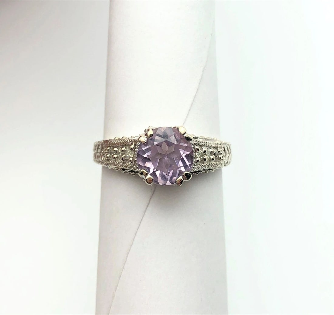 14K WHITE GOLD RING WITH CENTER AMETHYST AND DIAMONDS (SIZE: 9.5) (1 of 2)