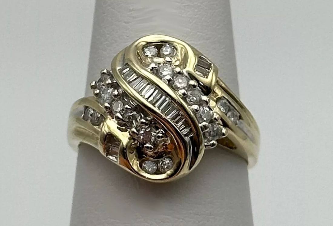 10K GOLD S SHAPED COCKTAIL RING WITH 0.55CTS OF DIAMONDS SIZE: 7.25 (1 of 2)