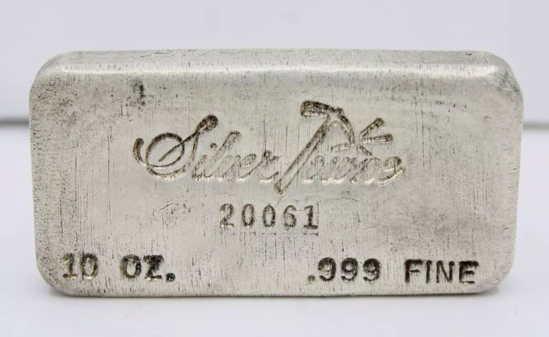 VINTAGE SILVER TOWNE 10 OZ .999 SILVER POURED WAFFLE BACK BAR SERIAL # 20061: VINTAGE SILVER TOWNE 10 OZ .999 SILVER POURED WAFFLE BACK BAR SERIAL # 20061 Description Vintage Silver Towne 10 oz .999 Silver Poured Waffle Back Bar Serial # 20061 Silver bar is in good condition. M