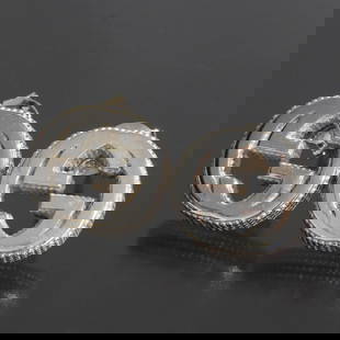 GUCCI G MOTIF EARRINGS INTERLOCKING AG925 SILVER: GUCCI G MOTIF EARRINGS INTERLOCKING AG925 SILVER E1119 Style : Earrings Charm Size (if any) (Approx.) : 1.1 x 1.2 cm Material : Silver 925 Main Stone : None Total weight (Approx.) : 2.8g each Addition