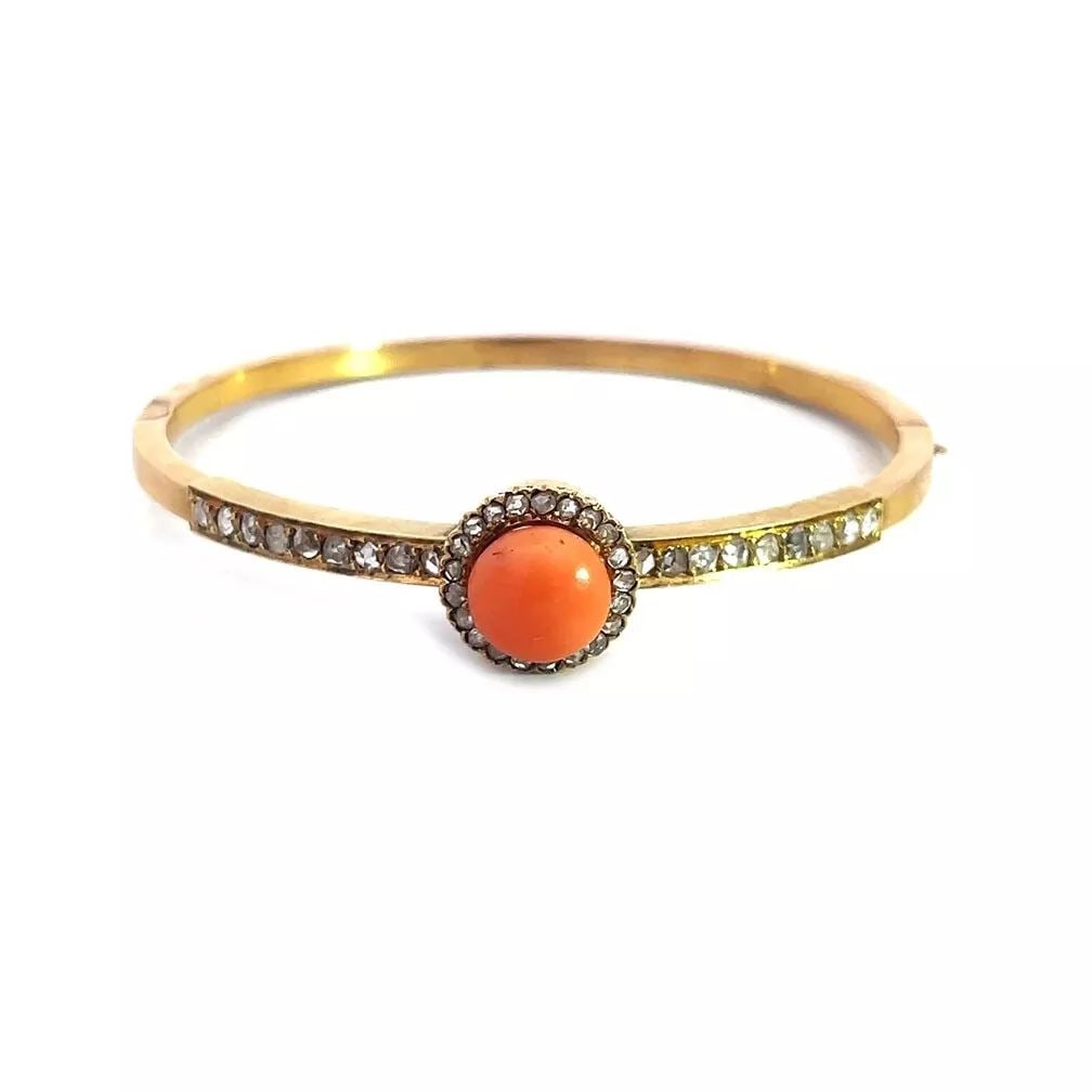 VICTORIAN DIAMOND GOLD BANGLE ROSE CUT 18K YELLOW HINGE BAND FRENCH ANTIQUE: VICTORIAN DIAMOND GOLD BANGLE ROSE CUT 18K YELLOW HINGE BAND FRENCH ANTIQUE This is a beautiful Victorian bangle crafted from 18k yellow gold featuring a round center high bridge with rose cut diamond