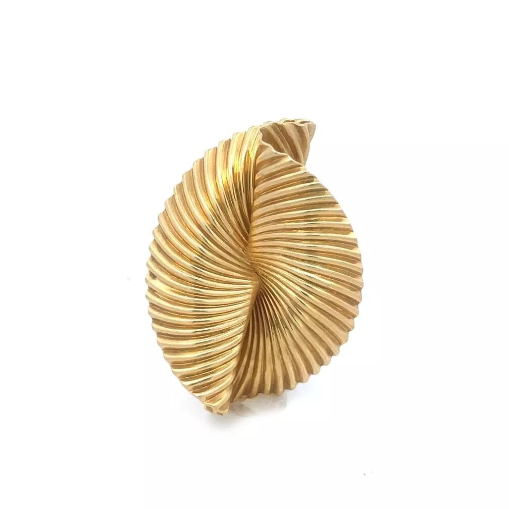 CARTIER VINTAGE GOLD BROOCH 14K YELLOW SWIRL SHELL DESIGN (1 of 2)